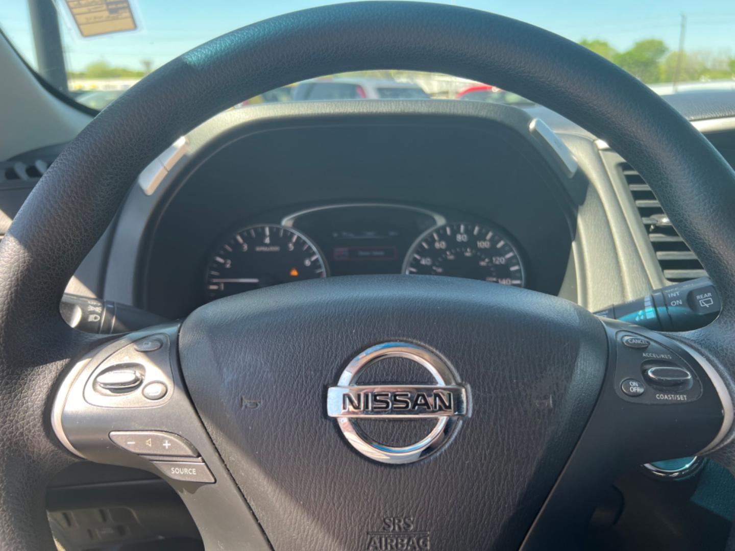 2014 GRAY Nissan Pathfinder S 4WD (5N1AR2MMXEC) with an 3.5L V6 DOHC 24V engine, Continuously Variable Transmission transmission, located at 420 I-35E, Lancaster, TX, 75146, (469) 297-4144, 32.593929, -96.823685 - Photo#5